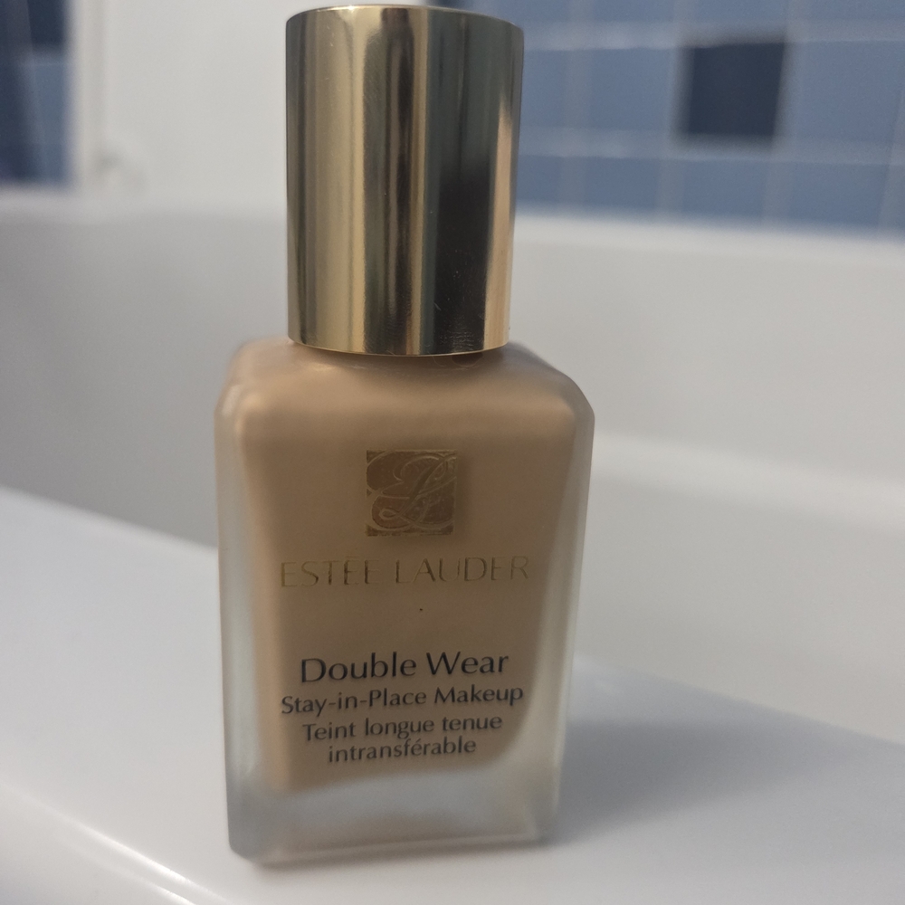 Estee Lauder Double Wear Stay-in-Place Makeup - Cream - Picture 3 of 5